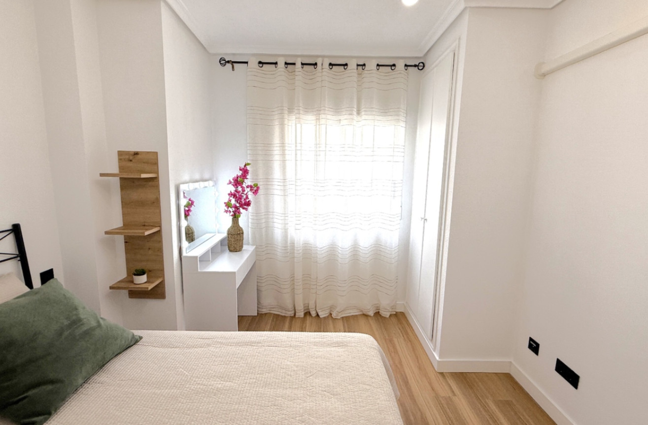 Odsprzedaż - Mieszkanie w bloku - Torrevieja - Costa Blanca