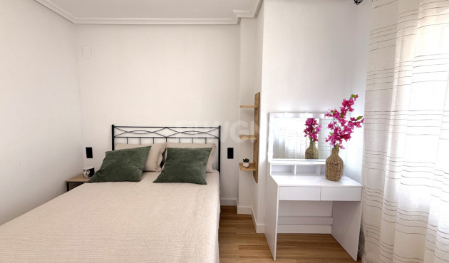 Odsprzedaż - Mieszkanie w bloku - Torrevieja - Costa Blanca