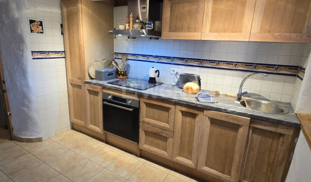 Odsprzedaż - Kamienica - Vinuela - Inland