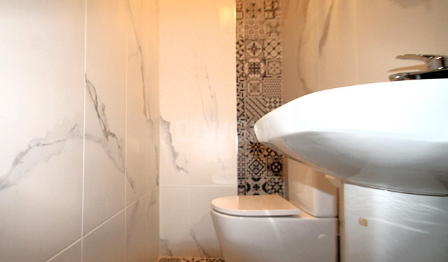 Odsprzedaż - Reklama w telewizji - Torrevieja - Las Piscinas Naturales