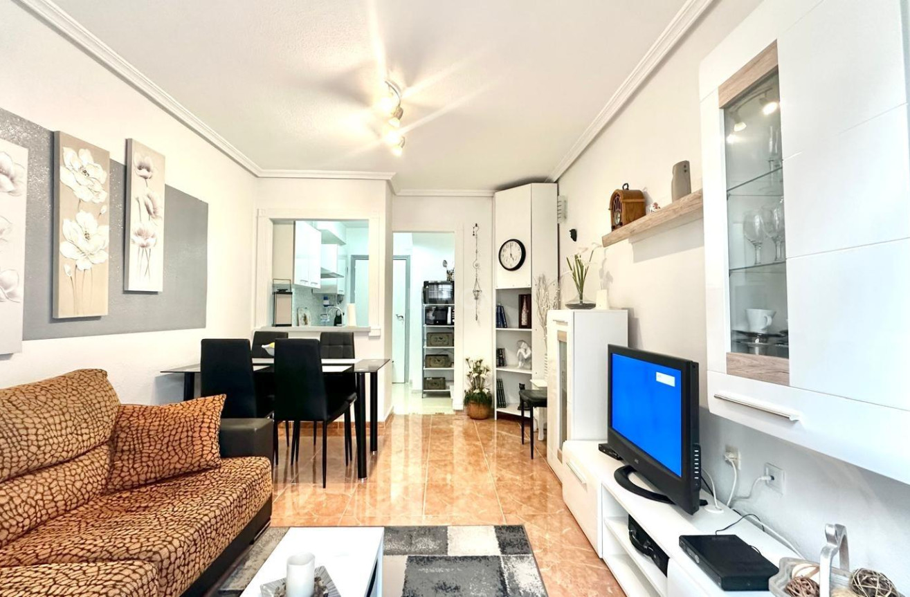 Odsprzedaż - Mieszkanie w bloku - Torrevieja - Estacion De Autobuses