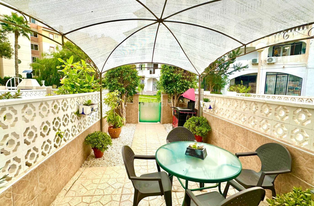 Odsprzedaż - Mieszkanie w bloku - Torrevieja - Estacion De Autobuses