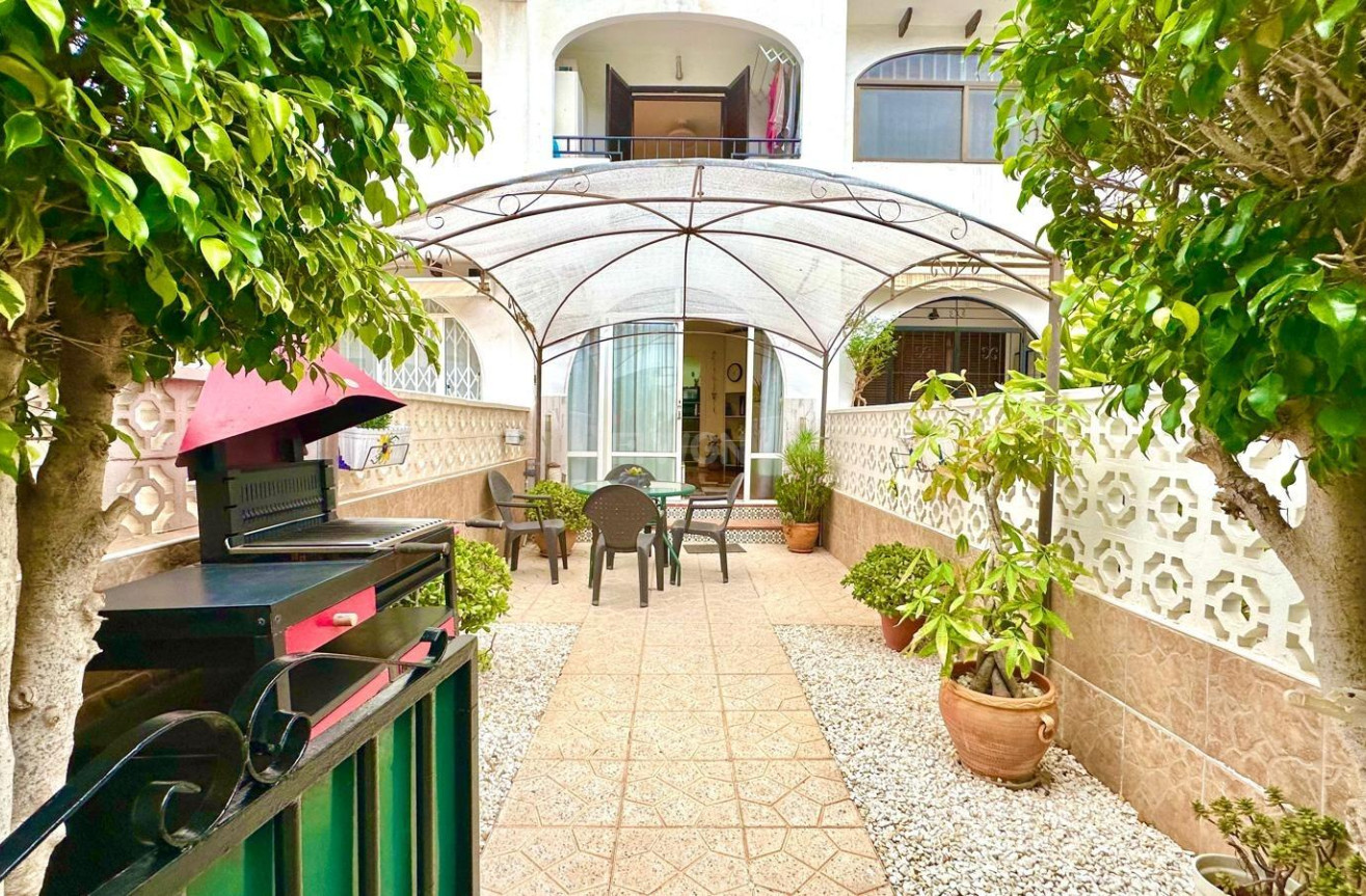 Odsprzedaż - Mieszkanie w bloku - Torrevieja - Estacion De Autobuses