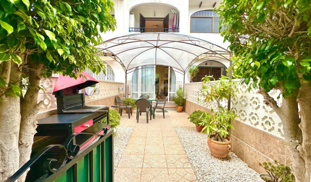 Odsprzedaż - Mieszkanie w bloku - Torrevieja - Estacion De Autobuses