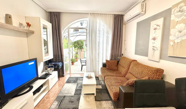 Odsprzedaż - Mieszkanie w bloku - Torrevieja - Estacion De Autobuses