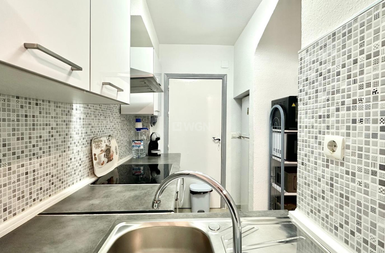 Odsprzedaż - Mieszkanie w bloku - Torrevieja - Estacion De Autobuses