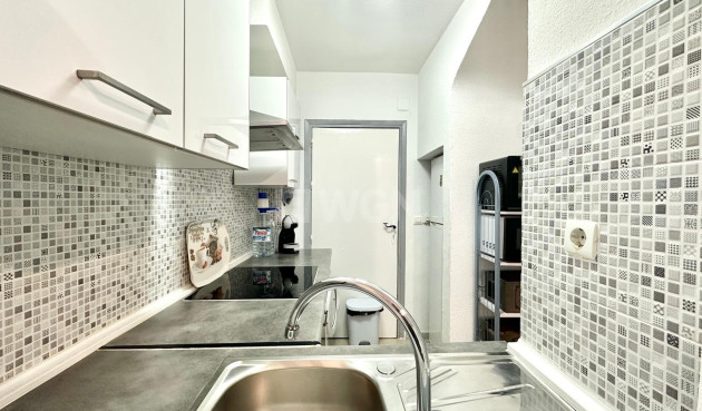 Odsprzedaż - Mieszkanie w bloku - Torrevieja - Estacion De Autobuses