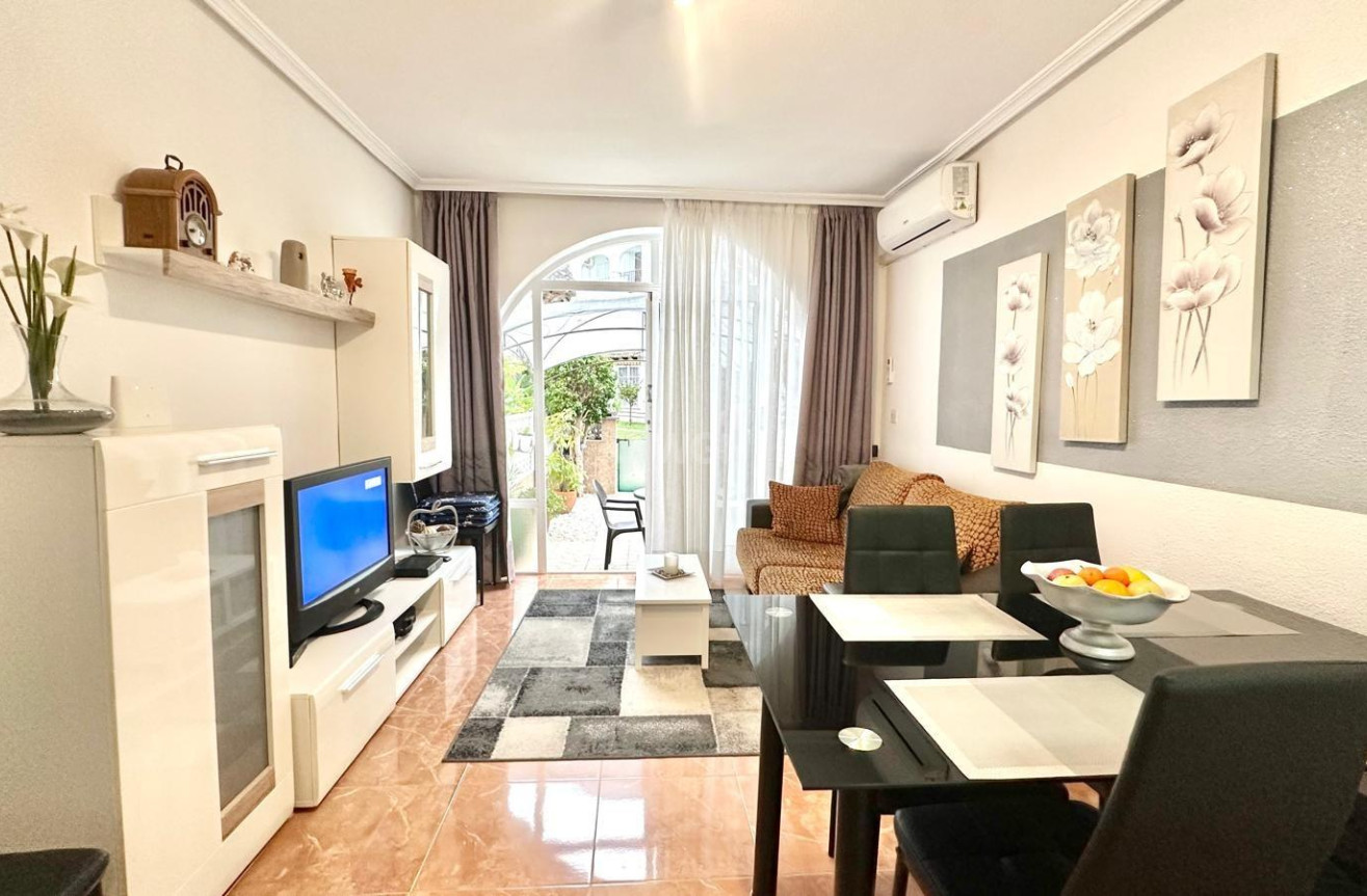 Odsprzedaż - Mieszkanie w bloku - Torrevieja - Estacion De Autobuses