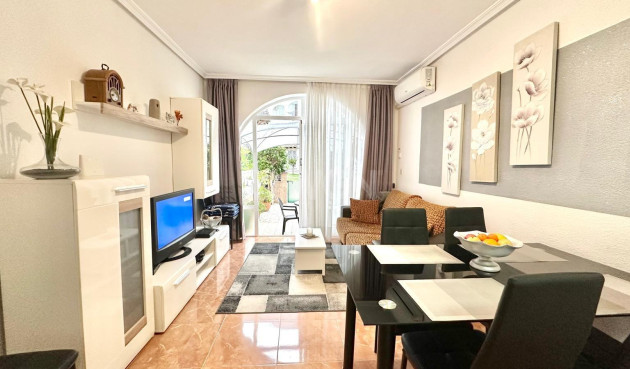 Odsprzedaż - Mieszkanie w bloku - Torrevieja - Estacion De Autobuses