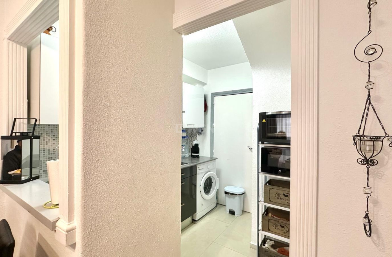 Odsprzedaż - Mieszkanie w bloku - Torrevieja - Estacion De Autobuses