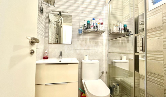 Odsprzedaż - Mieszkanie w bloku - Torrevieja - Estacion De Autobuses