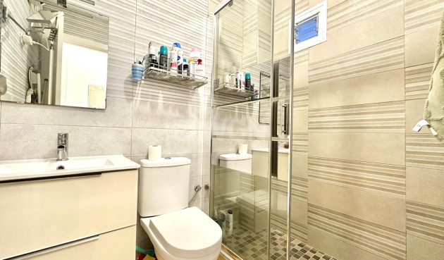 Odsprzedaż - Mieszkanie w bloku - Torrevieja - Estacion De Autobuses