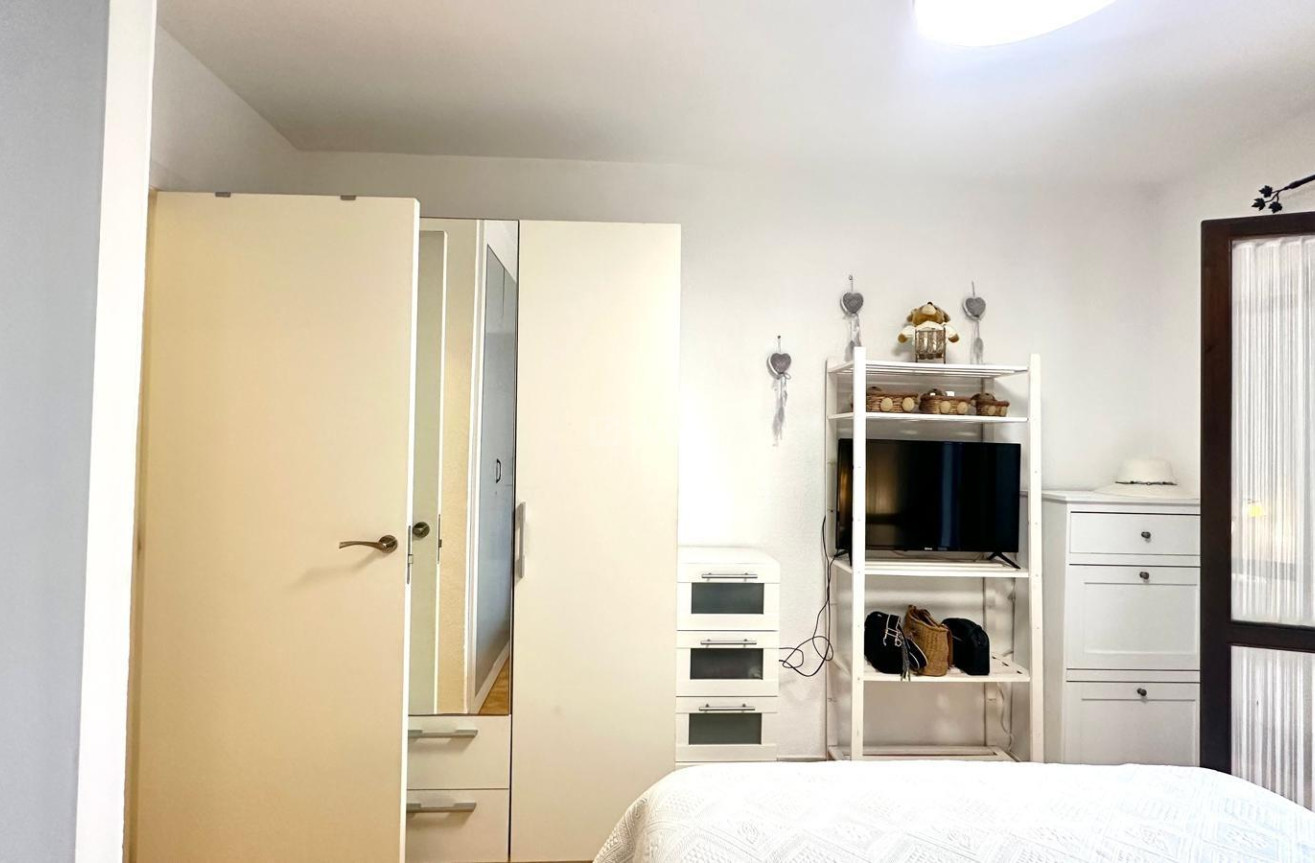 Odsprzedaż - Mieszkanie w bloku - Torrevieja - Estacion De Autobuses