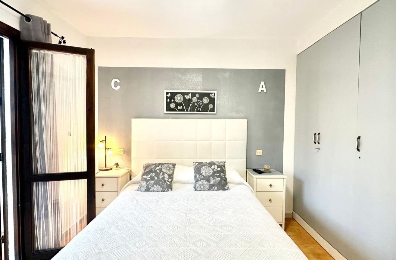 Odsprzedaż - Mieszkanie w bloku - Torrevieja - Estacion De Autobuses