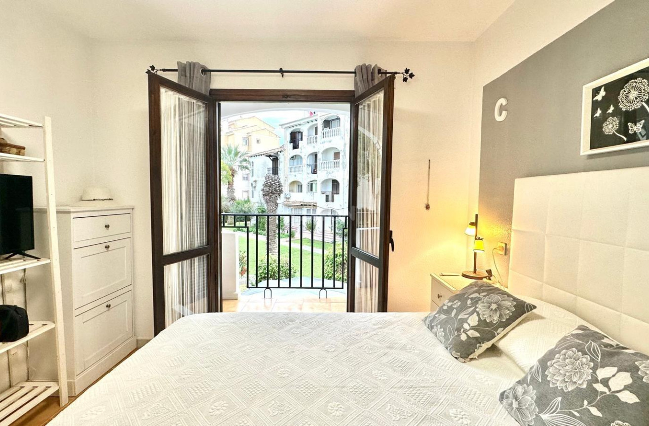 Odsprzedaż - Mieszkanie w bloku - Torrevieja - Estacion De Autobuses