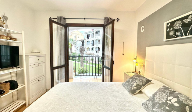 Odsprzedaż - Mieszkanie w bloku - Torrevieja - Estacion De Autobuses