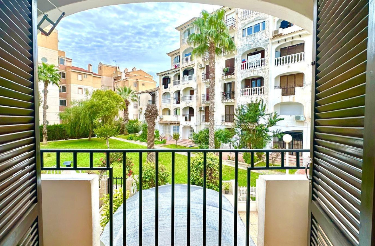 Odsprzedaż - Mieszkanie w bloku - Torrevieja - Estacion De Autobuses