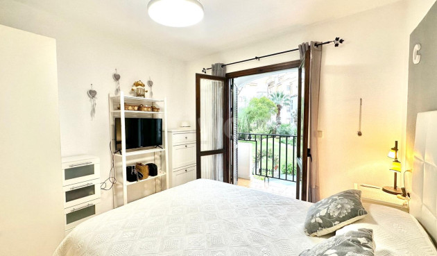 Odsprzedaż - Mieszkanie w bloku - Torrevieja - Estacion De Autobuses