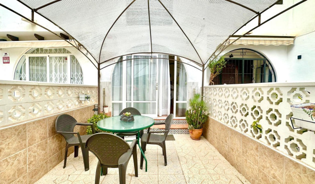 Odsprzedaż - Mieszkanie w bloku - Torrevieja - Estacion De Autobuses