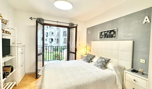 Odsprzedaż - Mieszkanie w bloku - Torrevieja - Estacion De Autobuses