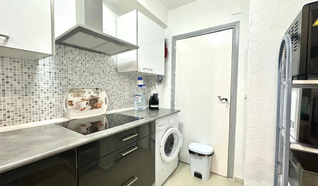 Odsprzedaż - Mieszkanie w bloku - Torrevieja - Estacion De Autobuses