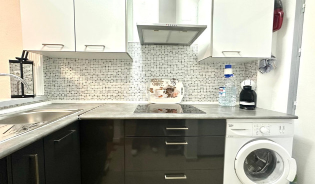 Odsprzedaż - Mieszkanie w bloku - Torrevieja - Estacion De Autobuses