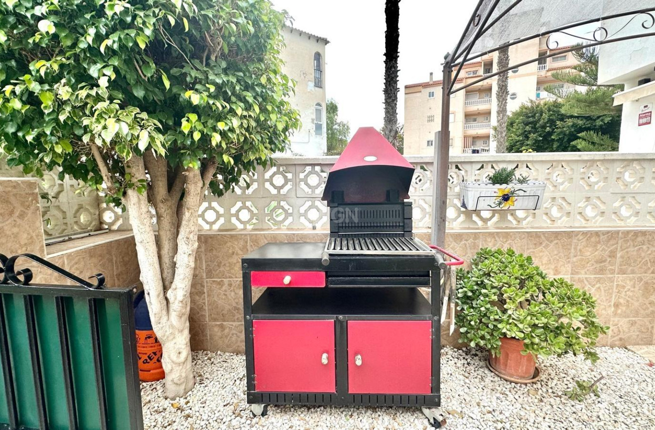 Odsprzedaż - Mieszkanie w bloku - Torrevieja - Estacion De Autobuses