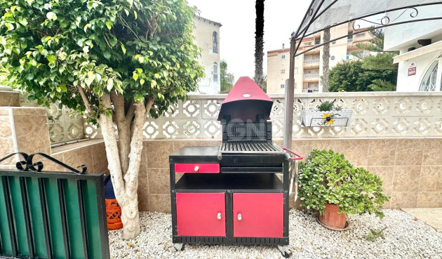 Odsprzedaż - Mieszkanie w bloku - Torrevieja - Estacion De Autobuses