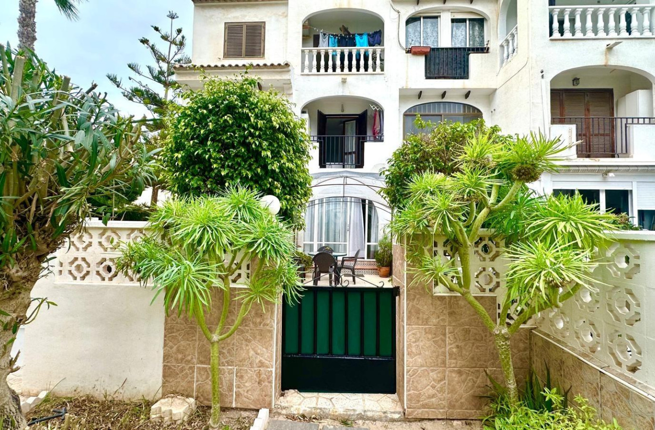 Odsprzedaż - Mieszkanie w bloku - Torrevieja - Estacion De Autobuses