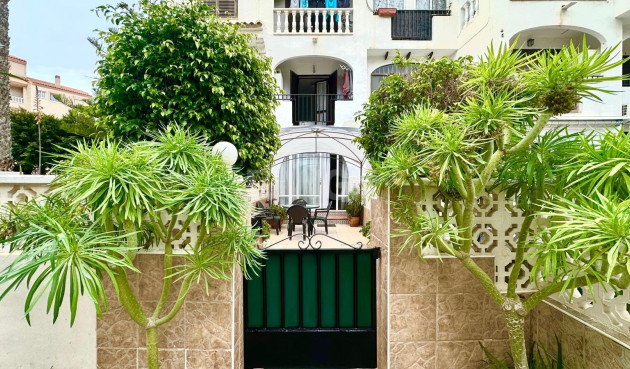 Odsprzedaż - Mieszkanie w bloku - Torrevieja - Estacion De Autobuses