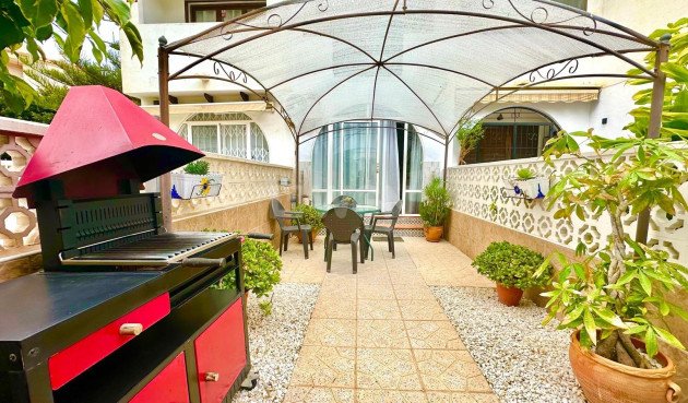 Odsprzedaż - Mieszkanie w bloku - Torrevieja - Estacion De Autobuses