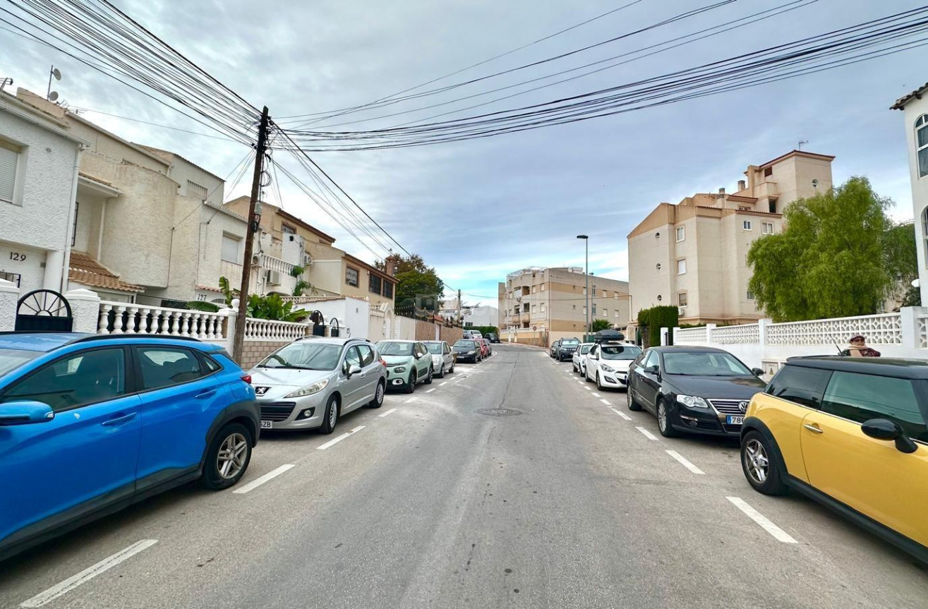 Odsprzedaż - Mieszkanie w bloku - Torrevieja - Estacion De Autobuses