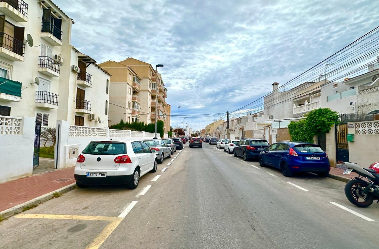 Odsprzedaż - Mieszkanie w bloku - Torrevieja - Estacion De Autobuses