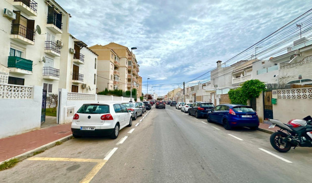 Odsprzedaż - Mieszkanie w bloku - Torrevieja - Estacion De Autobuses