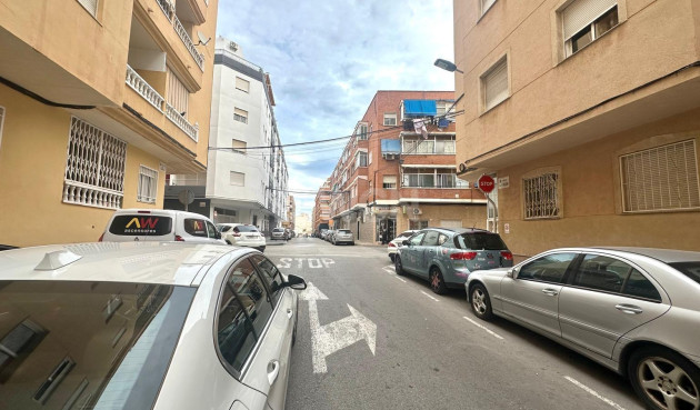 Odsprzedaż - Mieszkanie w bloku - Torrevieja - Centro