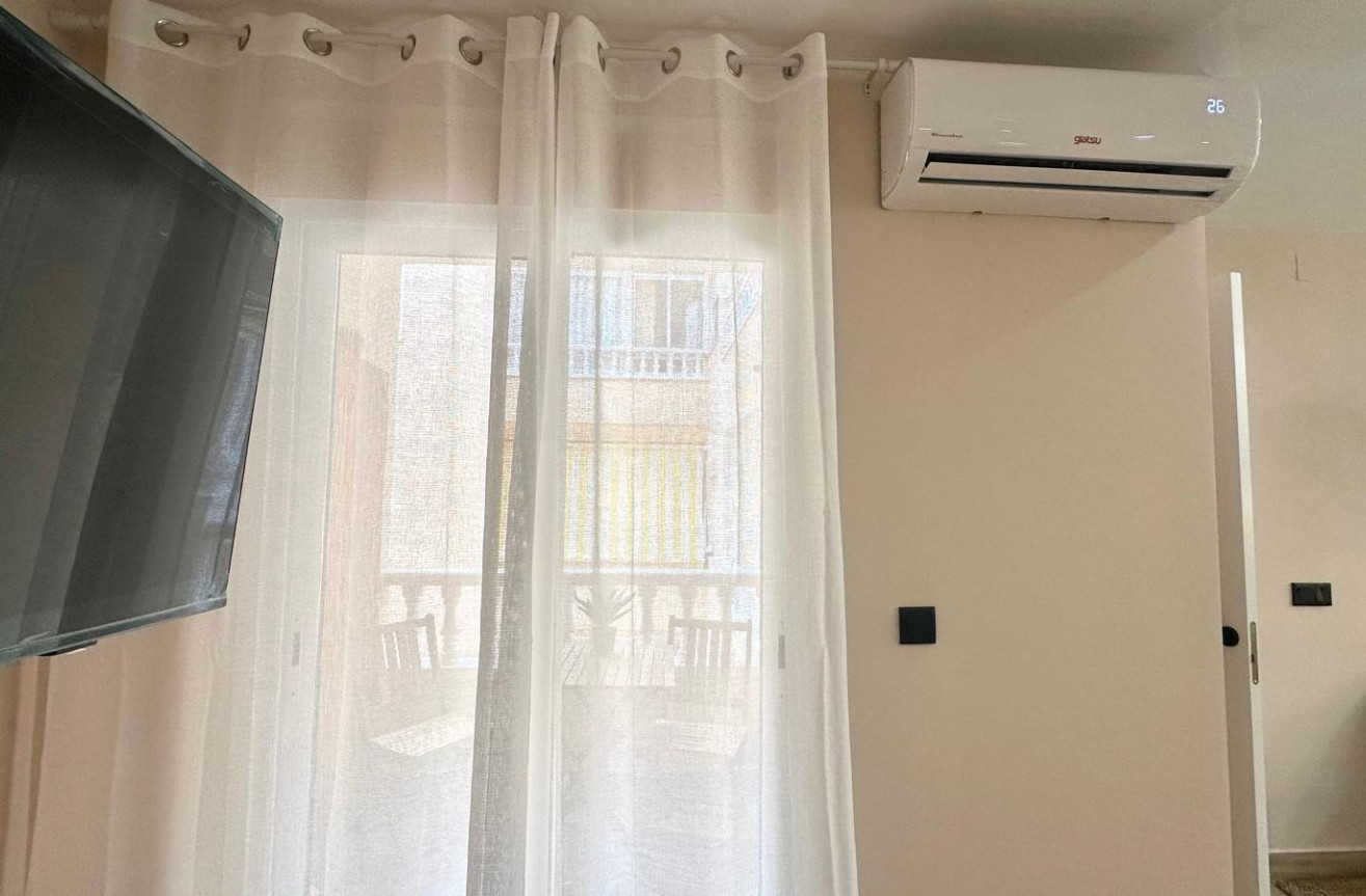 Odsprzedaż - Mieszkanie w bloku - Torrevieja - Centro