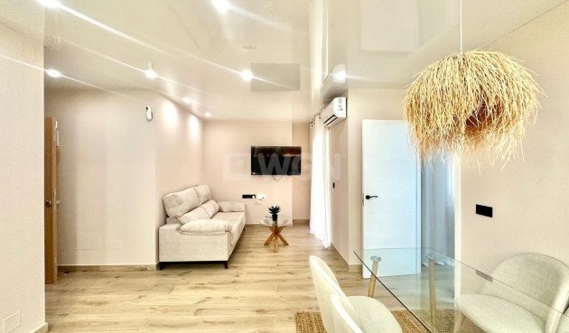 Odsprzedaż - Mieszkanie w bloku - Torrevieja - Centro