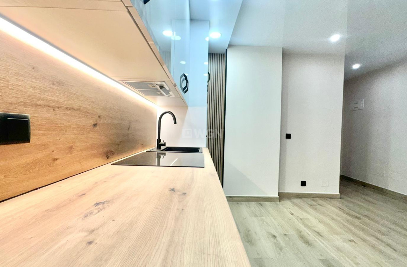 Odsprzedaż - Mieszkanie w bloku - Torrevieja - Centro