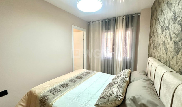 Odsprzedaż - Mieszkanie w bloku - Torrevieja - Centro