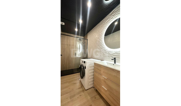 Odsprzedaż - Mieszkanie w bloku - Torrevieja - Centro