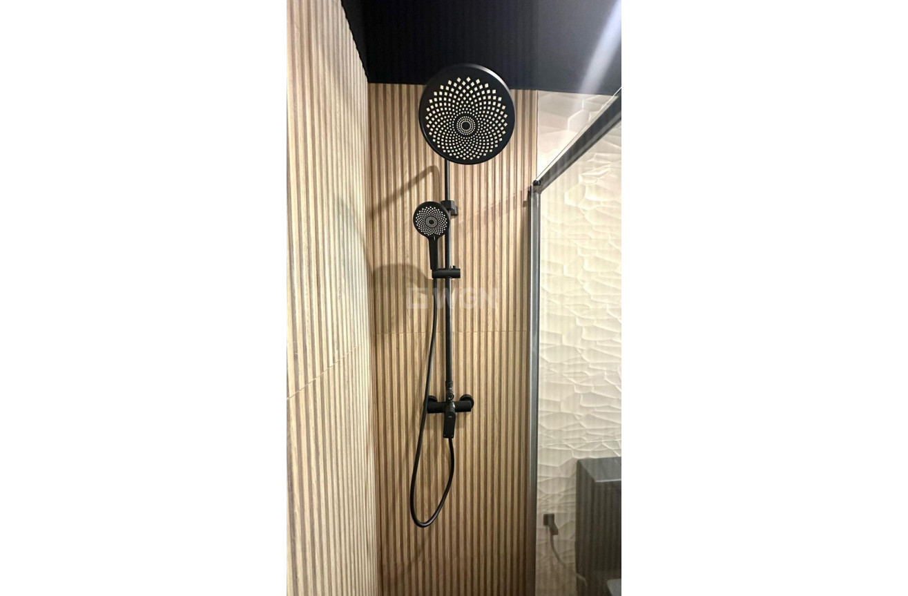 Odsprzedaż - Mieszkanie w bloku - Torrevieja - Centro