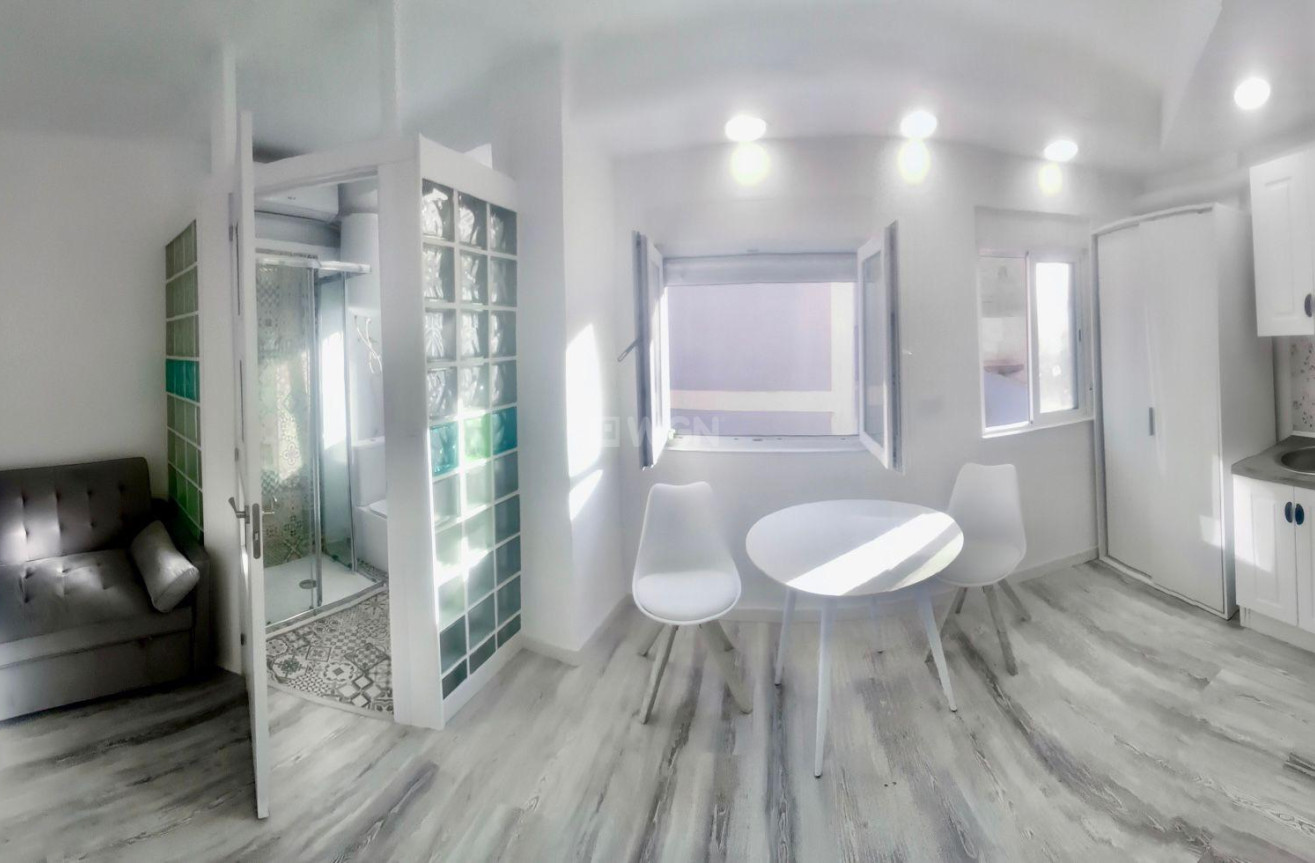 Odsprzedaż - Mieszkanie w bloku - Orihuela - Orihuela Ciudad