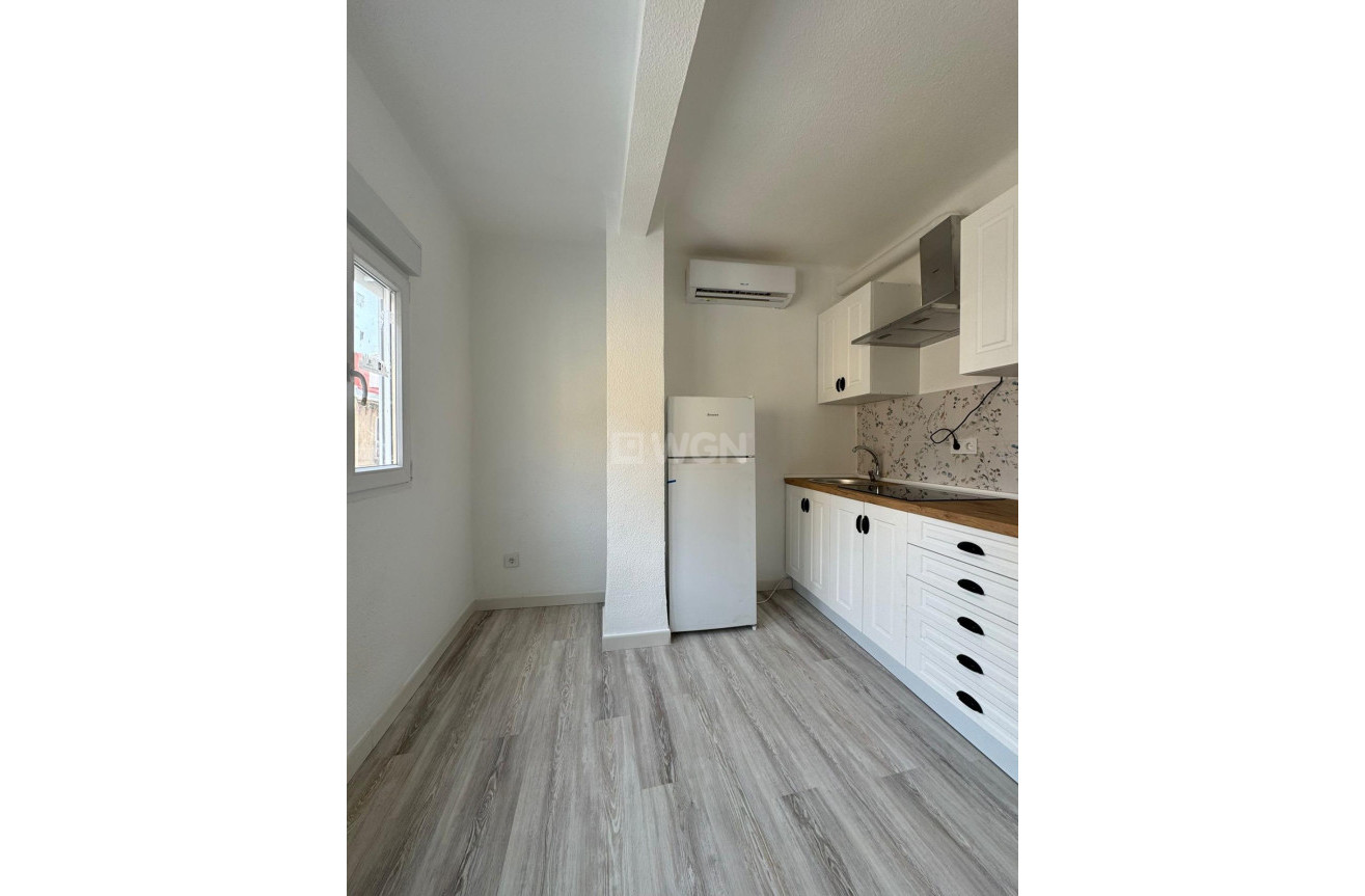 Odsprzedaż - Mieszkanie w bloku - Orihuela - Orihuela Ciudad