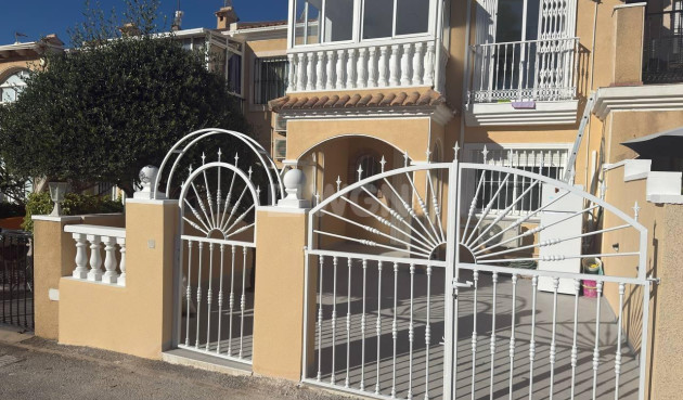 Odsprzedaż - Kamienica - Torrevieja - aguas nuevas