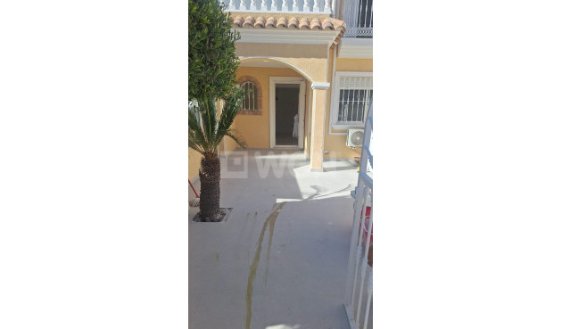 Odsprzedaż - Kamienica - Torrevieja - aguas nuevas