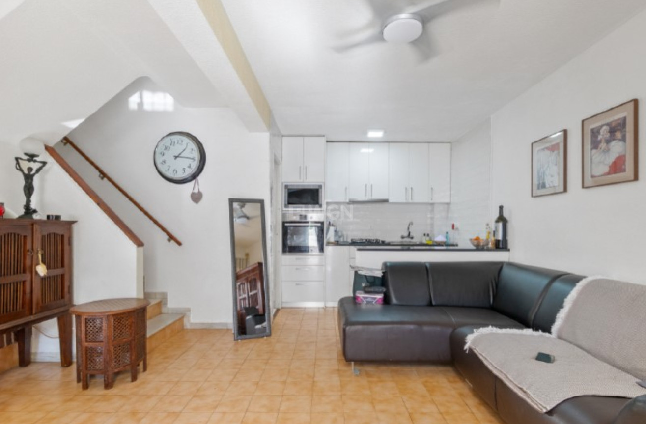 Odsprzedaż - Kamienica - Torrevieja - Costa Blanca