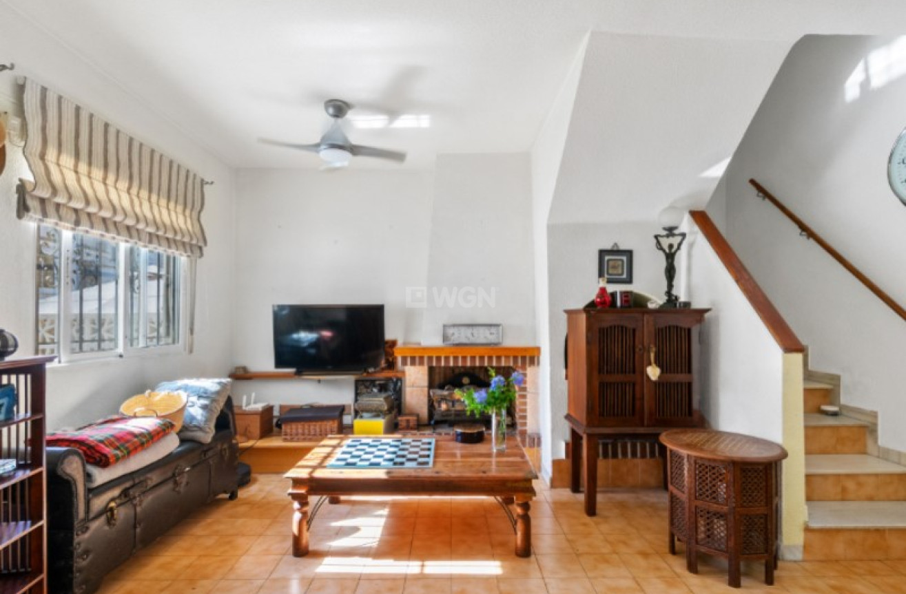 Odsprzedaż - Kamienica - Torrevieja - Costa Blanca