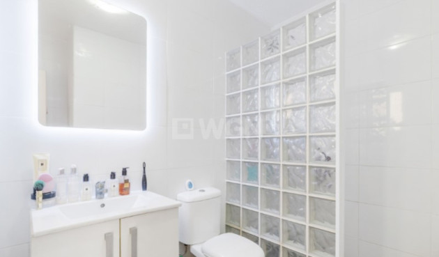 Odsprzedaż - Kamienica - Torrevieja - Costa Blanca