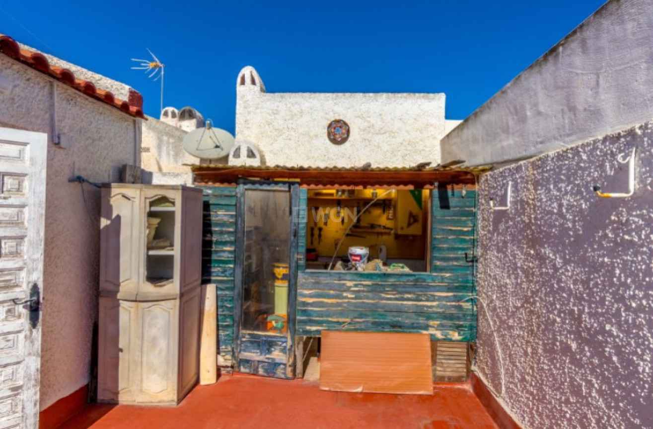 Odsprzedaż - Kamienica - Torrevieja - Costa Blanca