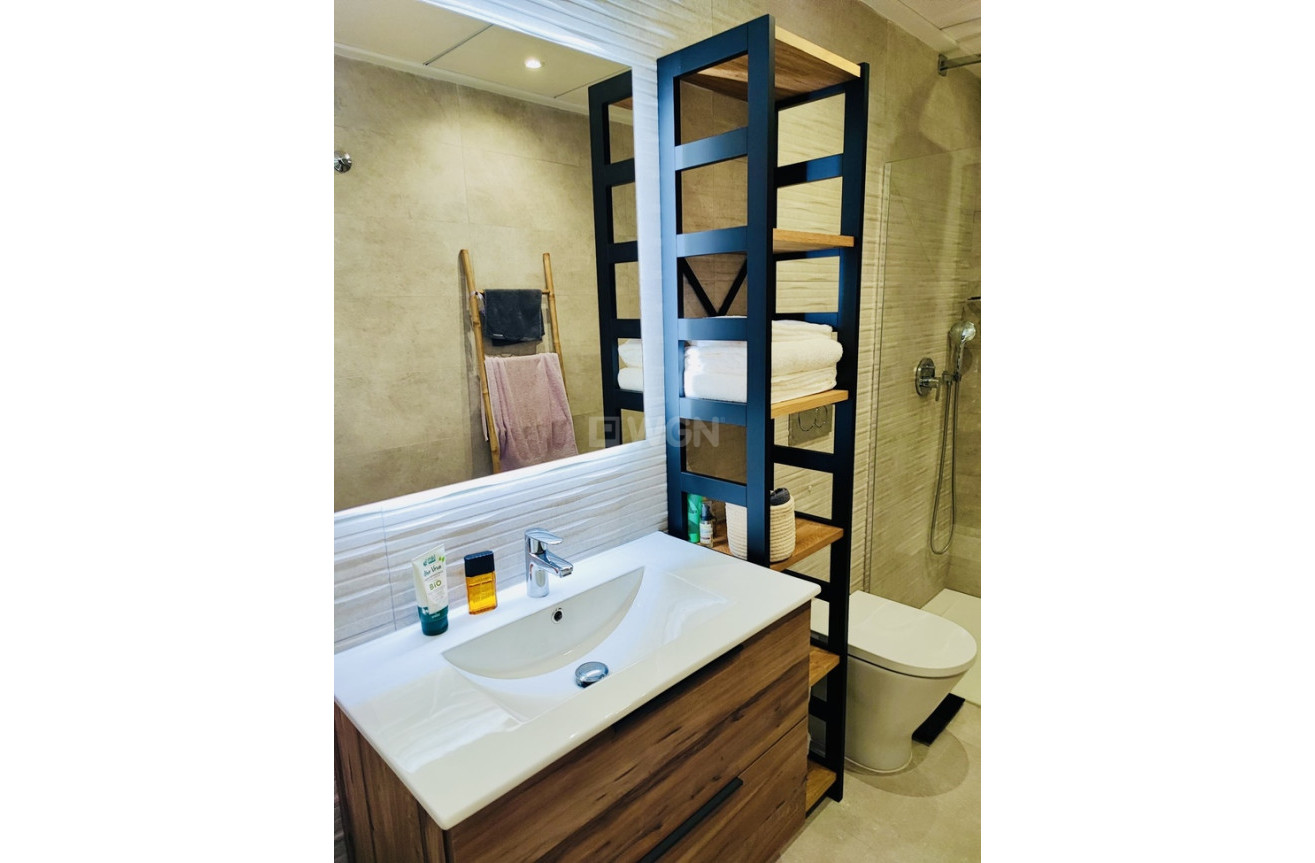 Odsprzedaż - Mieszkanie w bloku - Torrevieja - Costa Blanca